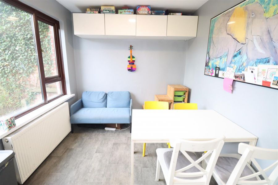 11 Hillview Avenue West