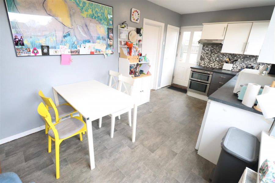 11 Hillview Avenue West