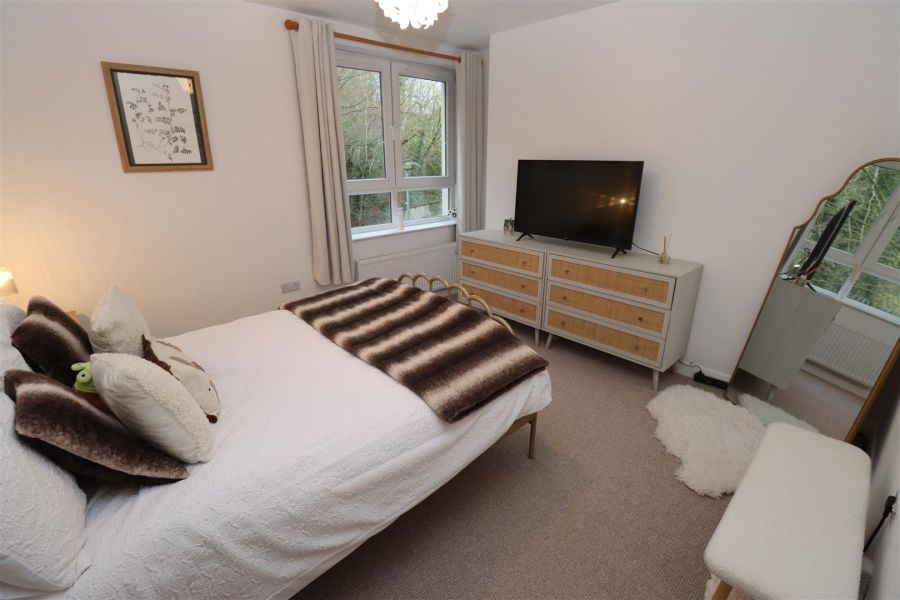 Apt 40, 252 Whitewell Road