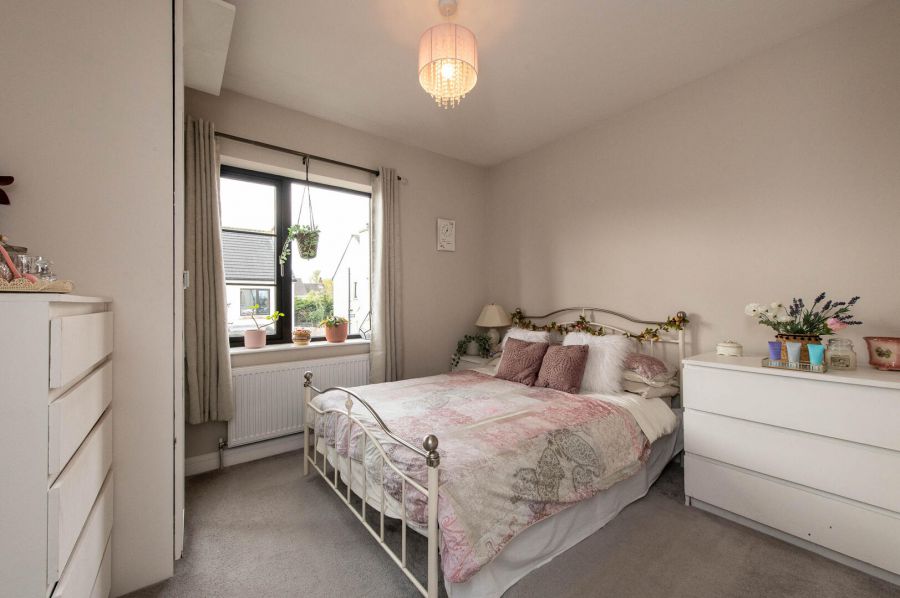 6 Chantry Gardens