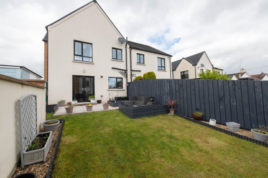 6 Chantry Gardens