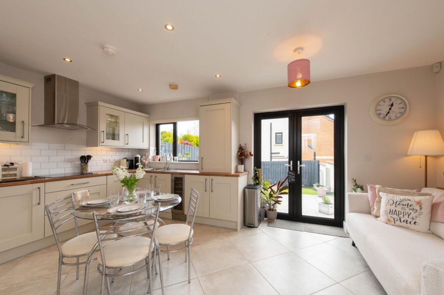 6 Chantry Gardens