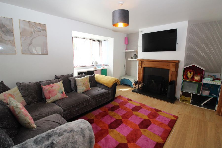 |., 22 Glenabbey Crescent