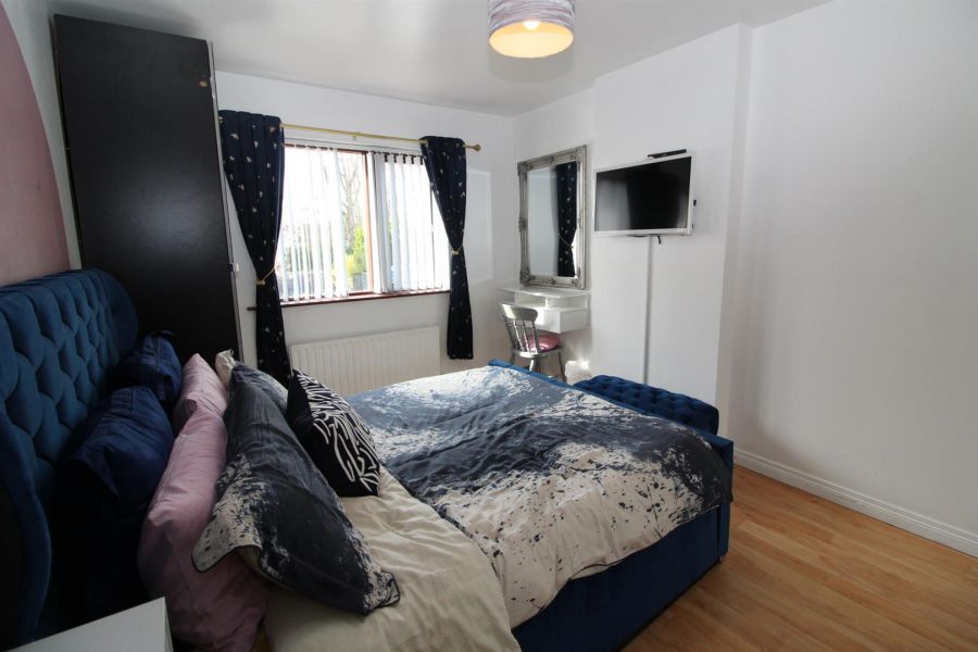 |., 22 Glenabbey Crescent