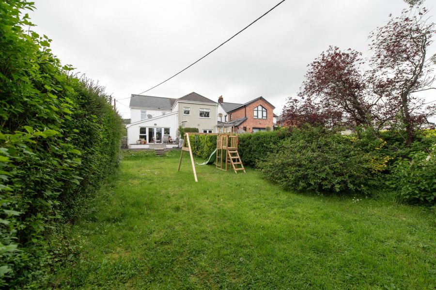 24 Mullaghmore Park