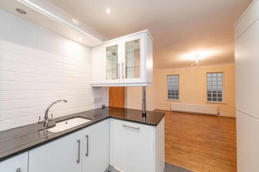Apt 2, 10 Rhanbuoy Park