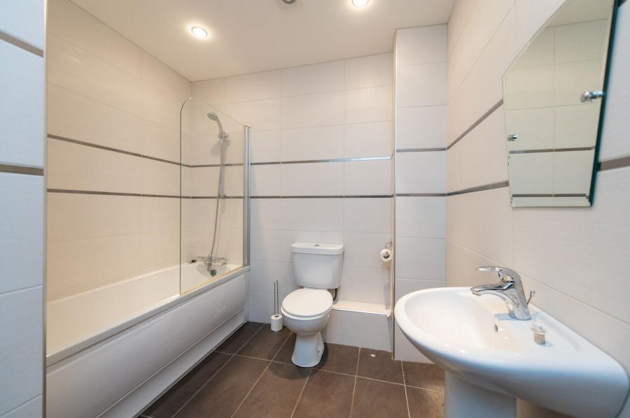 Apt 2, 10 Rhanbuoy Park