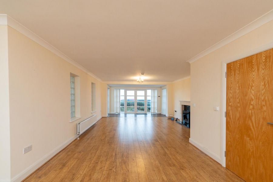 Apt 2, 10 Rhanbuoy Park