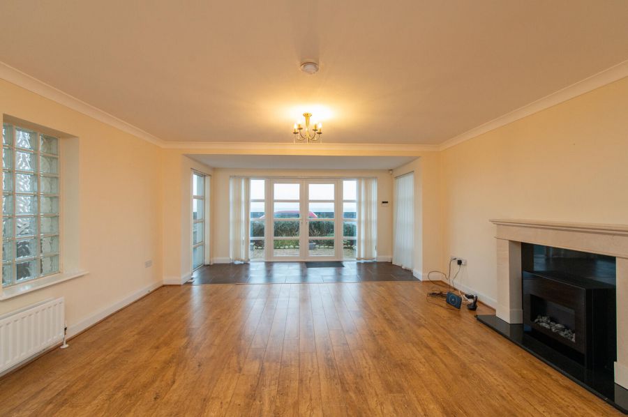 Apt 2, 10 Rhanbuoy Park