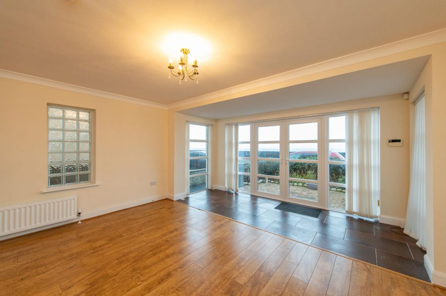 Apt 2, 10 Rhanbuoy Park
