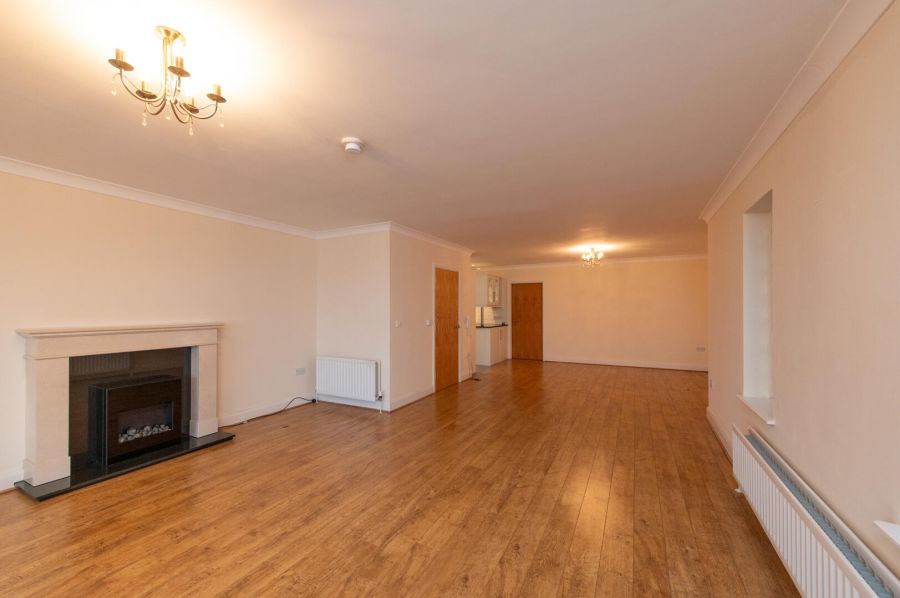 Apt 2, 10 Rhanbuoy Park