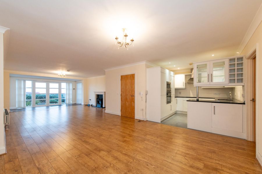 Apt 2, 10 Rhanbuoy Park
