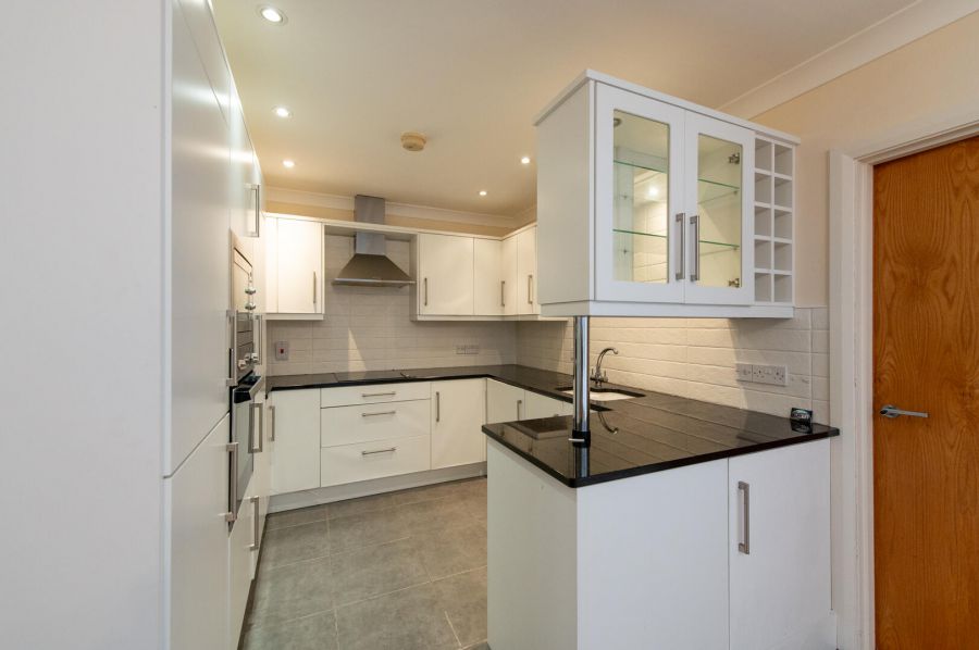 Apt 2, 10 Rhanbuoy Park