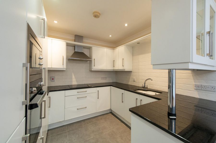 Apt 2, 10 Rhanbuoy Park