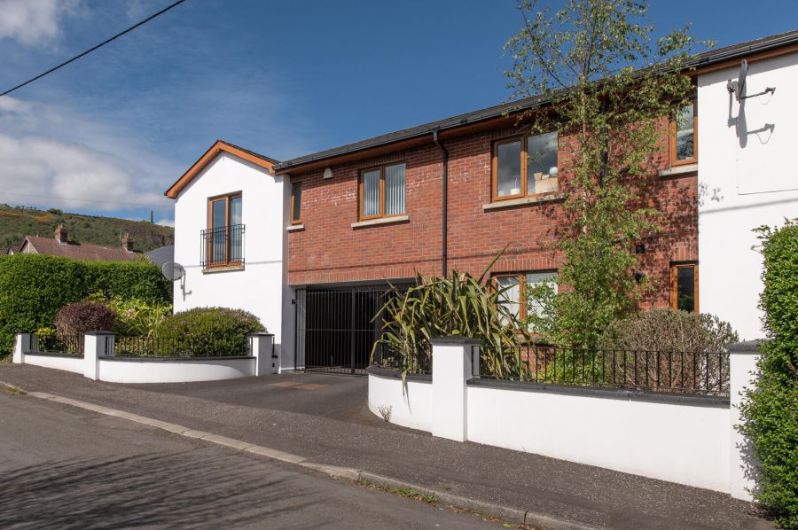 19A Mullaghmore Park