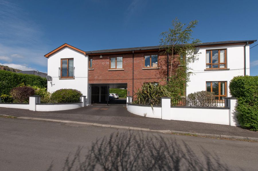 19A Mullaghmore Park