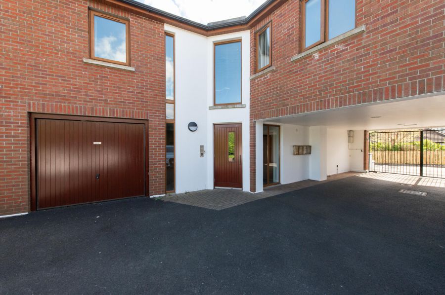 19A Mullaghmore Park