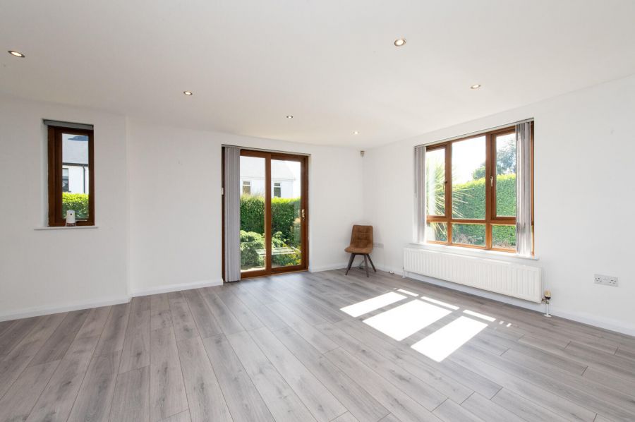 19A Mullaghmore Park