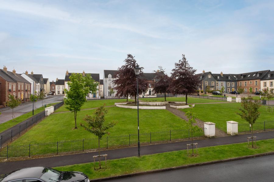 93 Blackrock Square