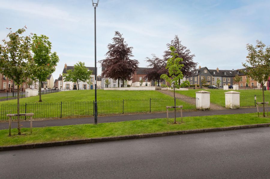 93 Blackrock Square