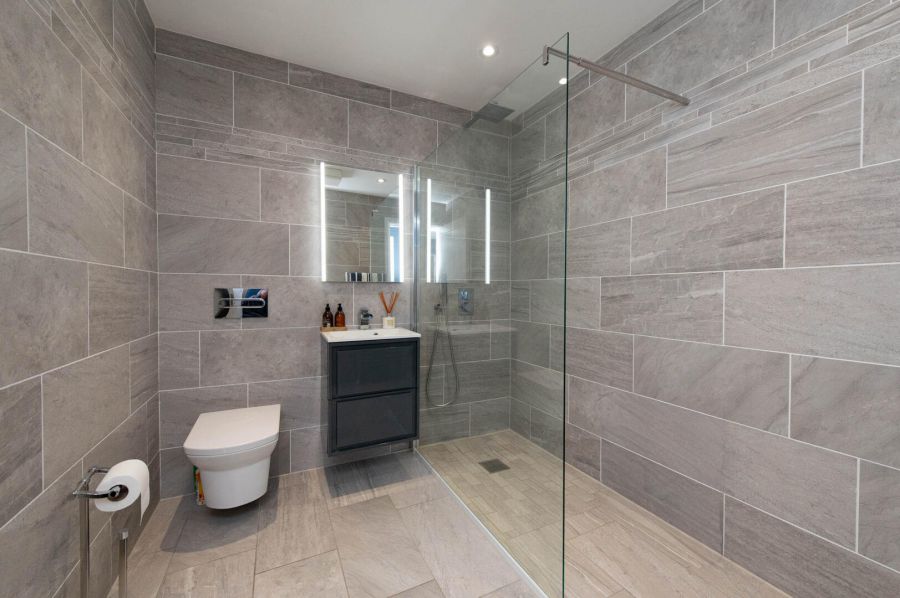 Apt 6 Wavecrest, Shore Road