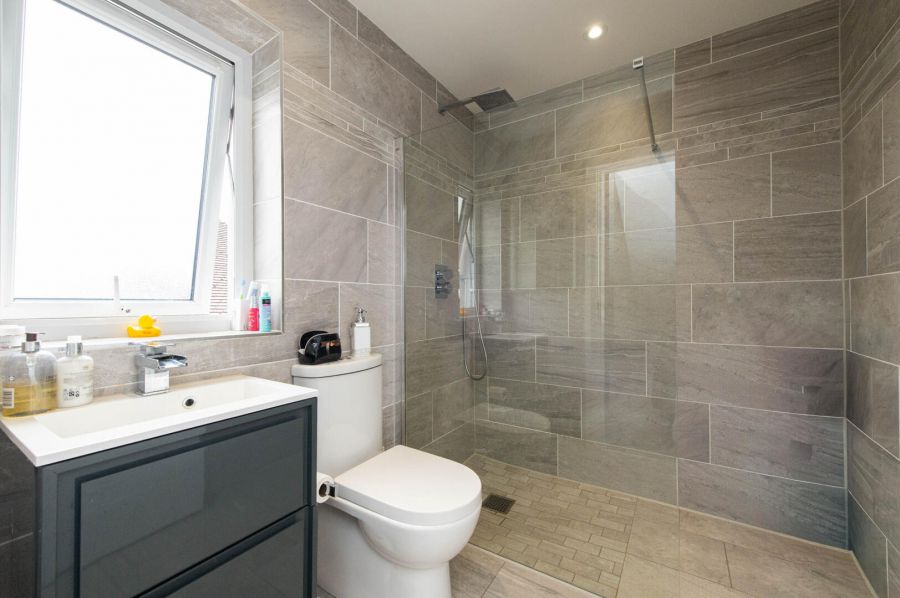 Apt 6 Wavecrest, Shore Road