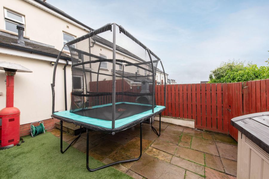 43 Loughshore Courtyard