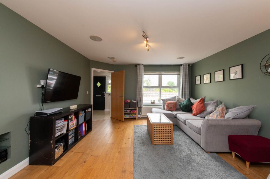 43 Loughshore Courtyard