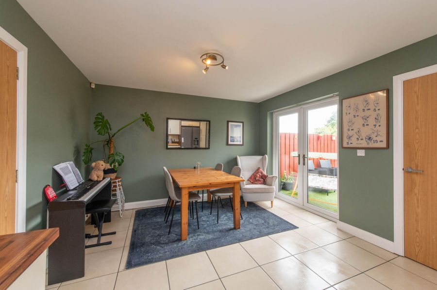 43 Loughshore Courtyard