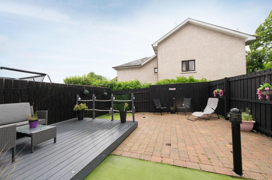 45 Loughshore Courtyard