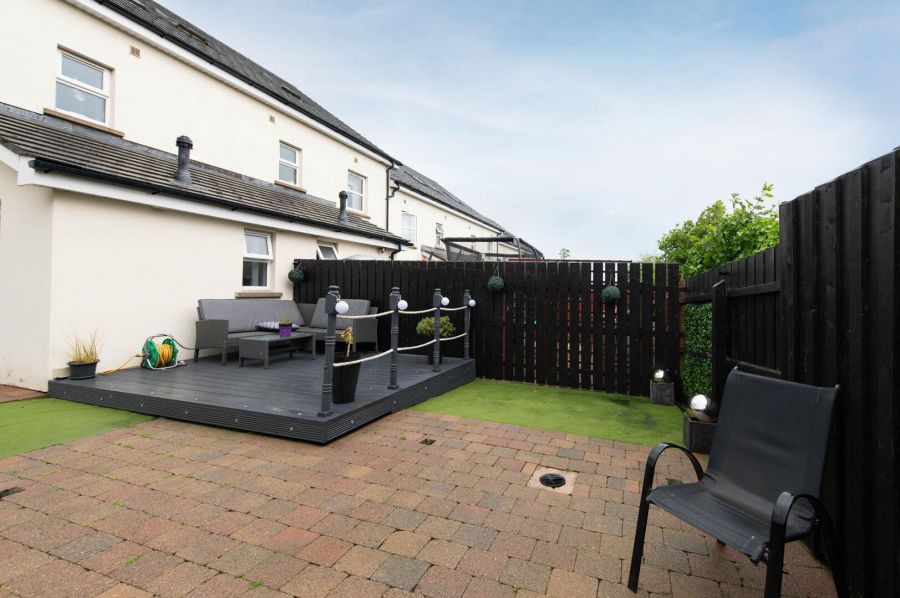 45 Loughshore Courtyard