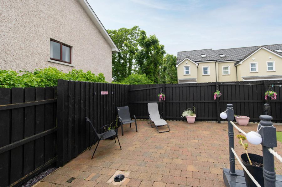45 Loughshore Courtyard