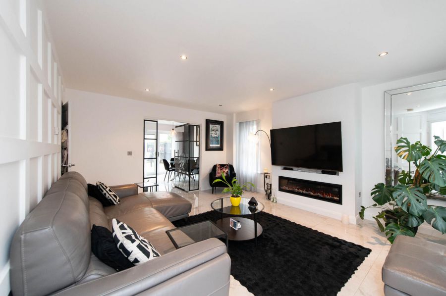 45 Loughshore Courtyard