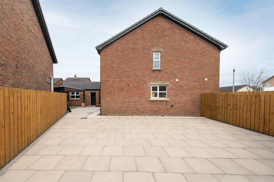 14 Gateside Crescent