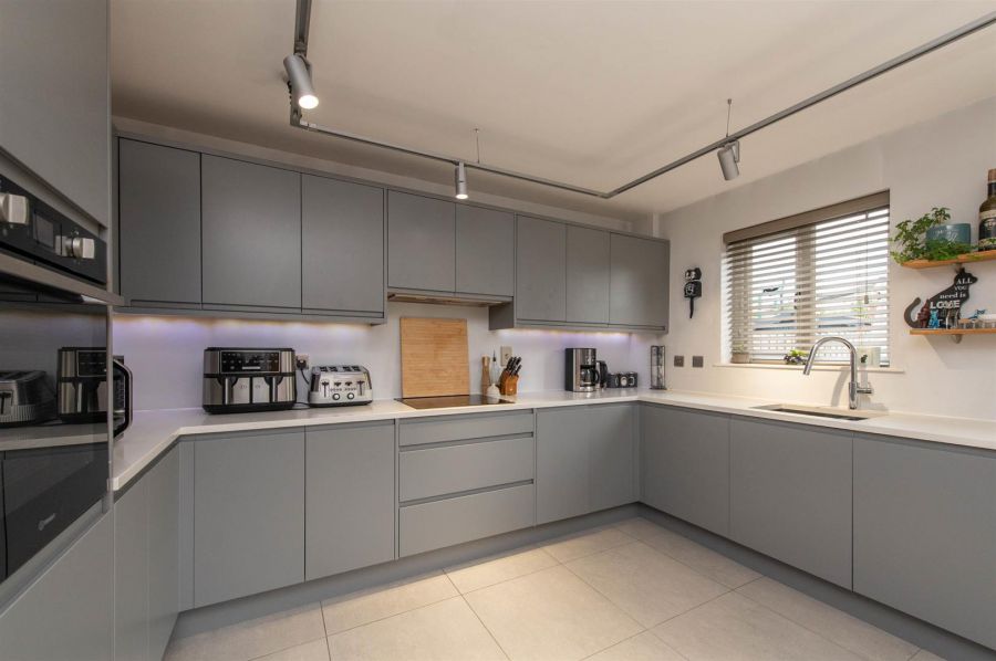 12 Mill Church Manor