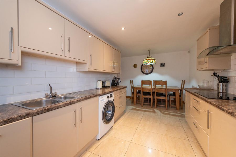 16 Hightown Crescent