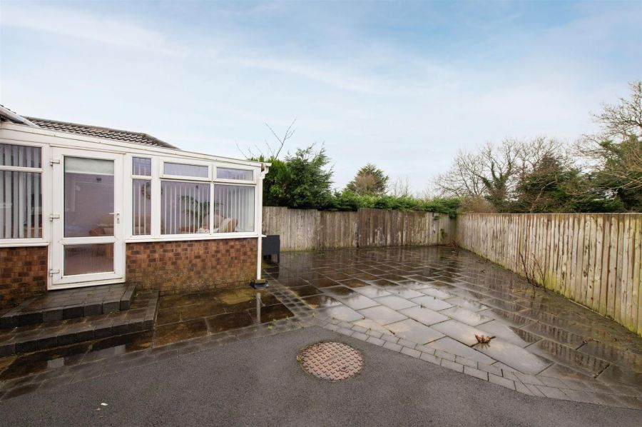 16 Hightown Crescent