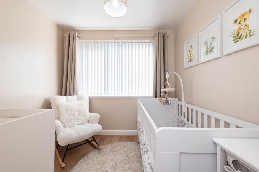 11 Sandyknowes Avenue