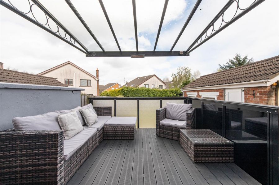 11 Sandyknowes Avenue