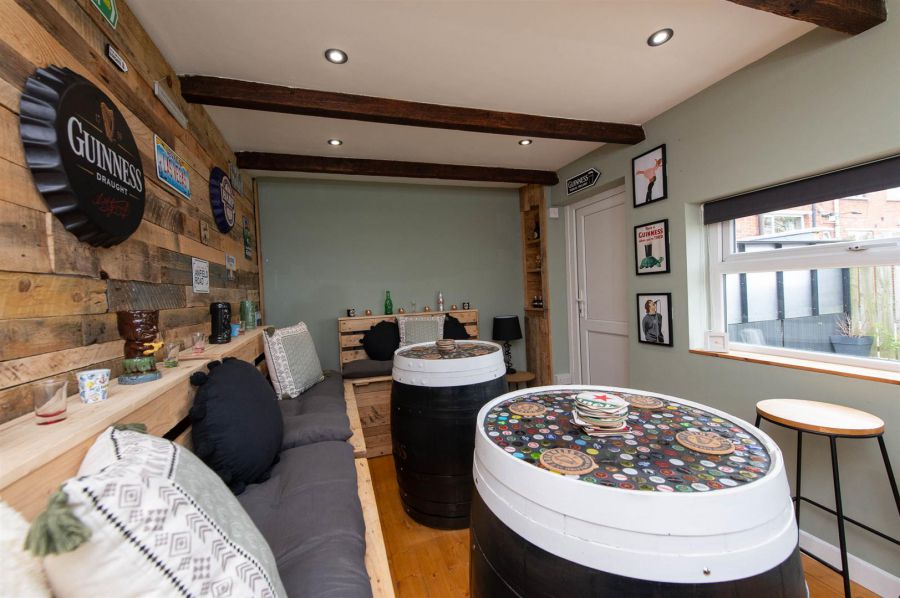 11 Sandyknowes Avenue