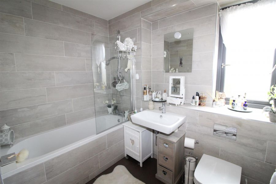 Apt 3, 5 Island Park