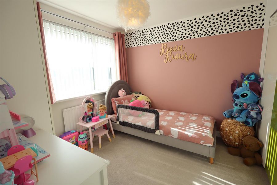 7 Carnvue Gardens