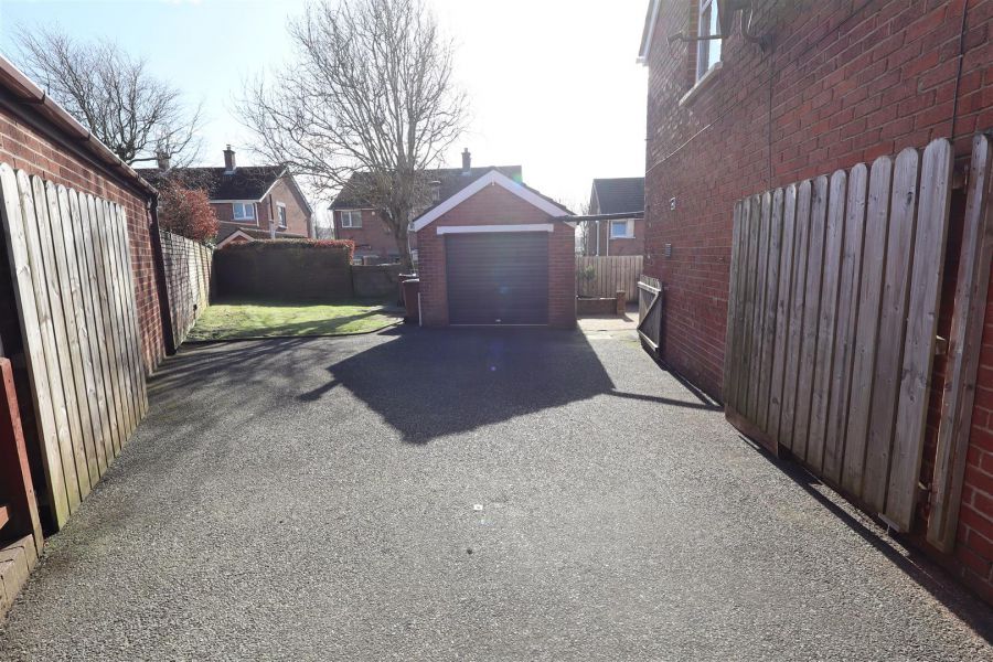 7 Carnvue Gardens