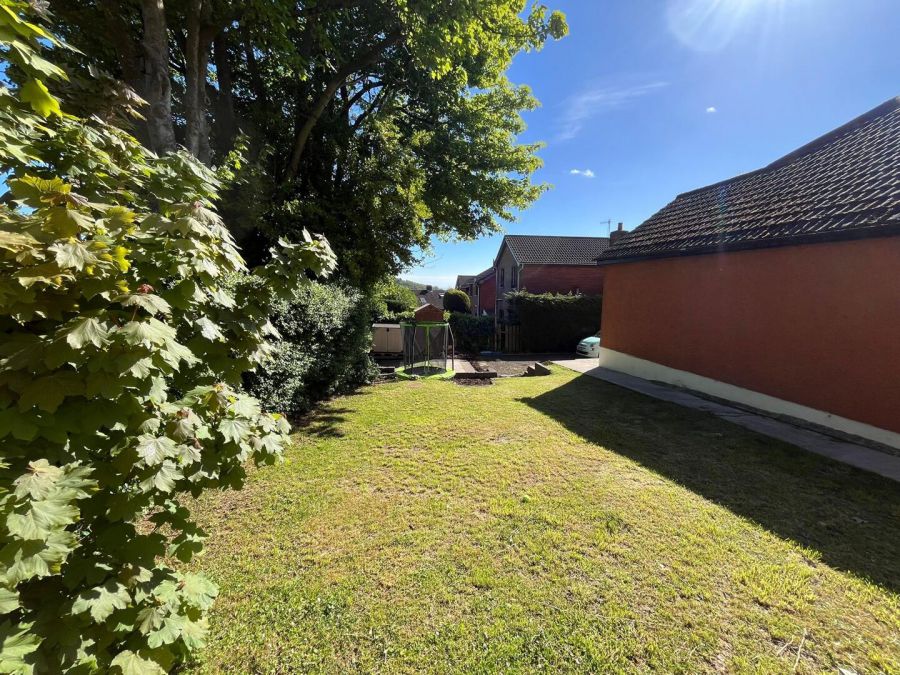 10 Elmfield Avenue
