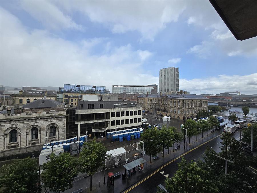 Apartment 48, 17 Queens Square