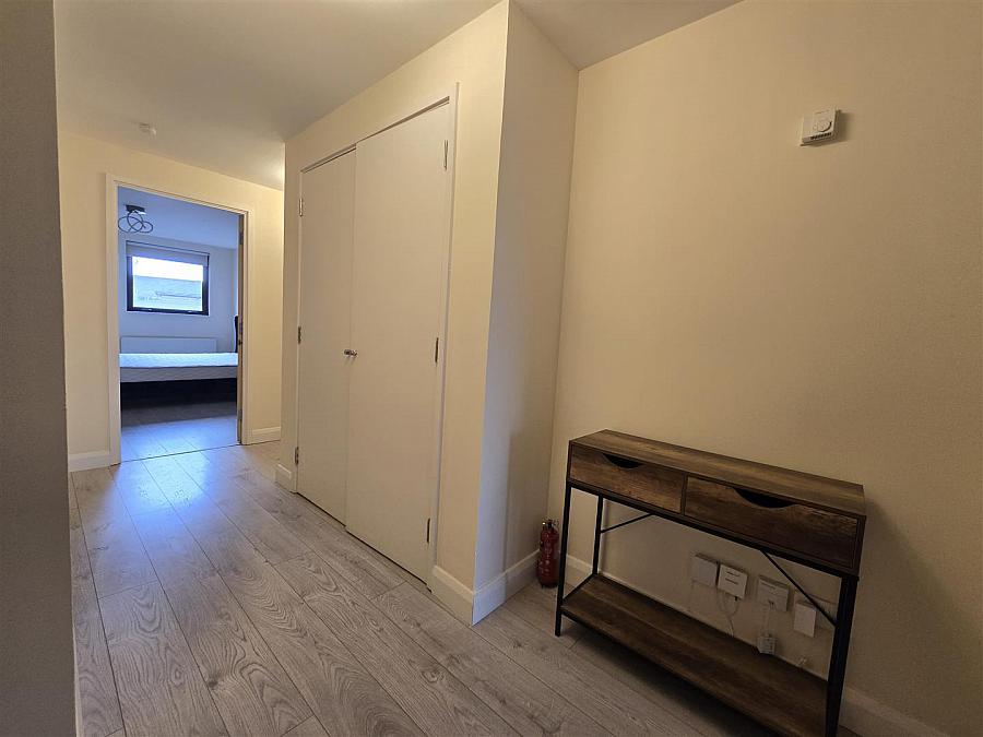 Apartment 48, 17 Queens Square