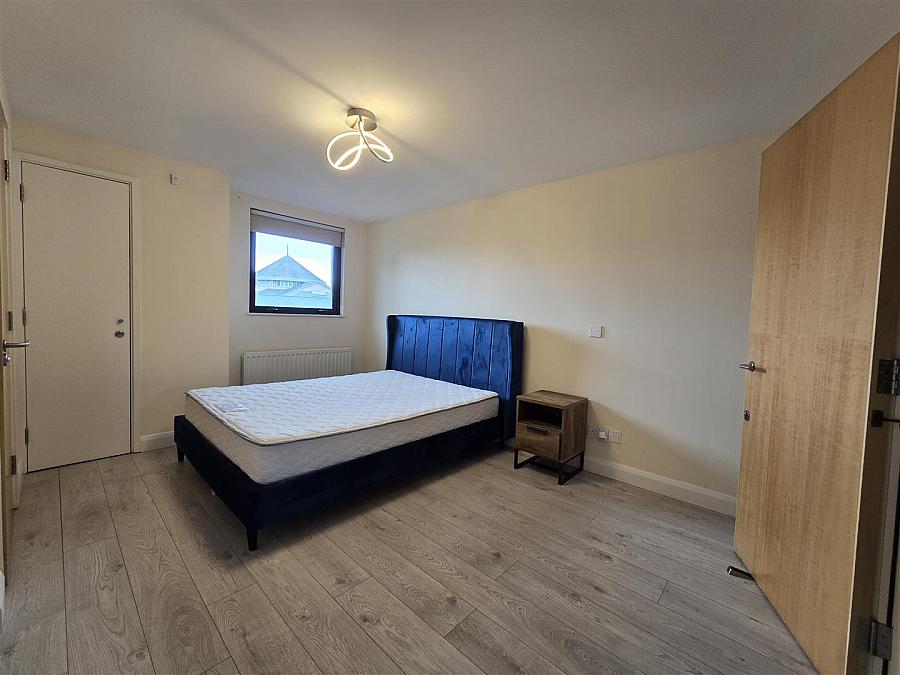 Apartment 48, 17 Queens Square