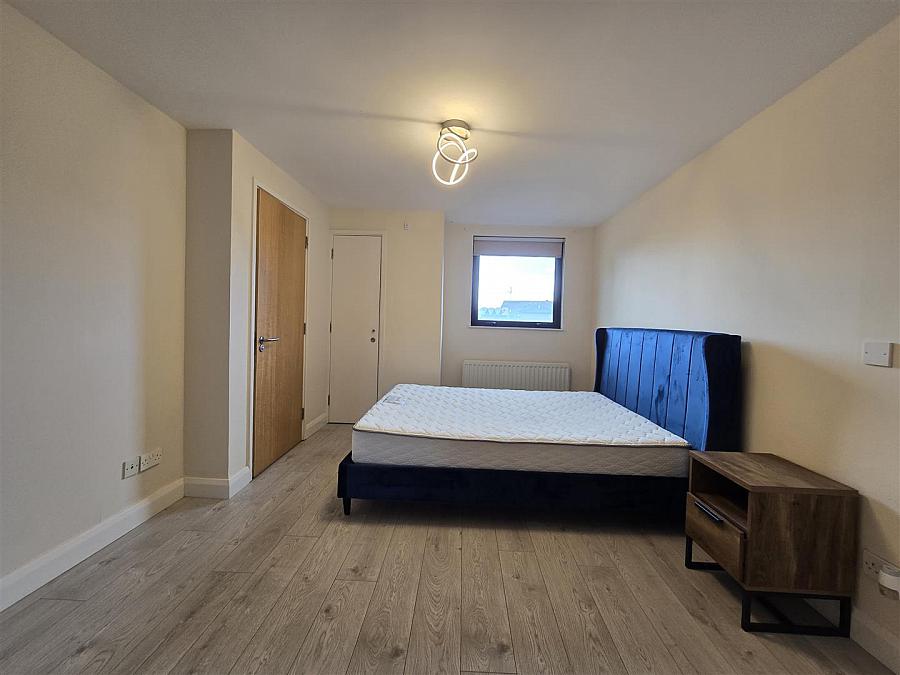 Apartment 48, 17 Queens Square