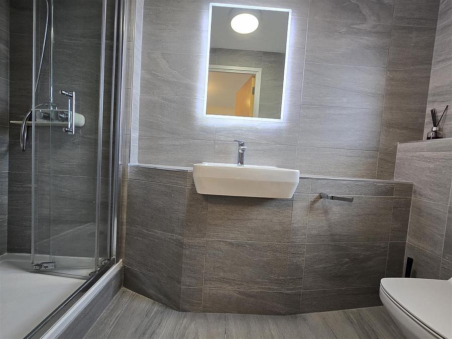 Apartment 48, 17 Queens Square