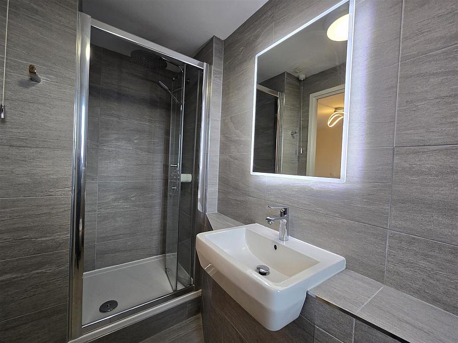Apartment 48, 17 Queens Square